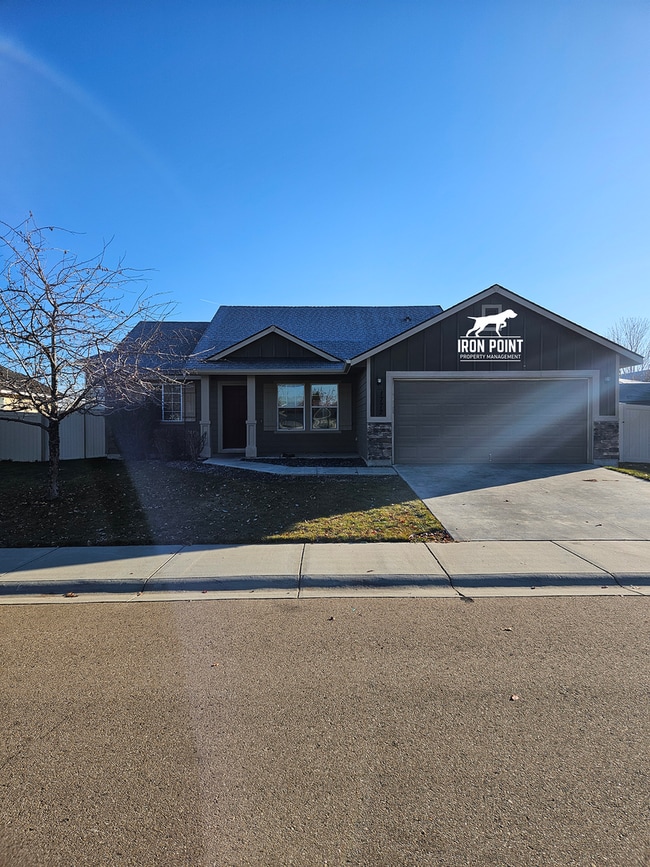 Photo - 3bed/2bath home w/bonus room, 2 car garage, fenced yard, and landscaping included.