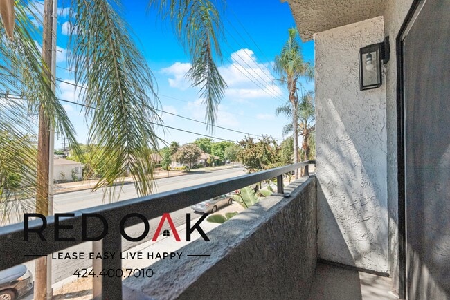 Photo - 11817 Victory Blvd Unidad 111