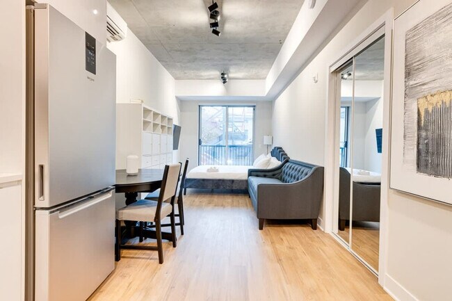 Photo - 742 Rue William Unit FL2-ID1254789P