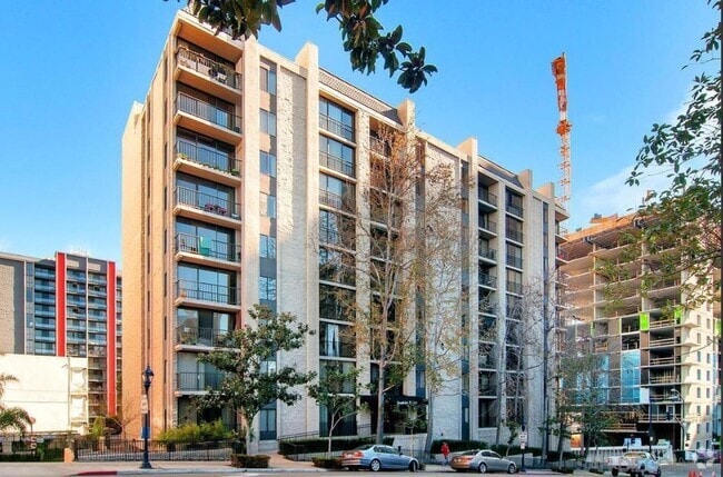 Building Photo - 1 bed /1 bath in Downtown San Diego Rental
