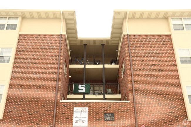 Photo - 241 Louis St