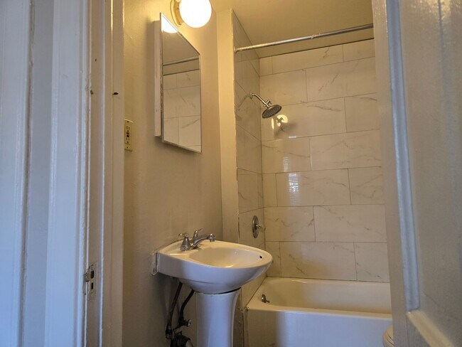 Photo - 1 Bed 1 Bath Apartment Cap Hill Unit 1358-4