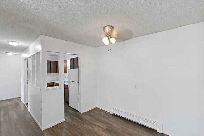 Photo - Riverside Apartments