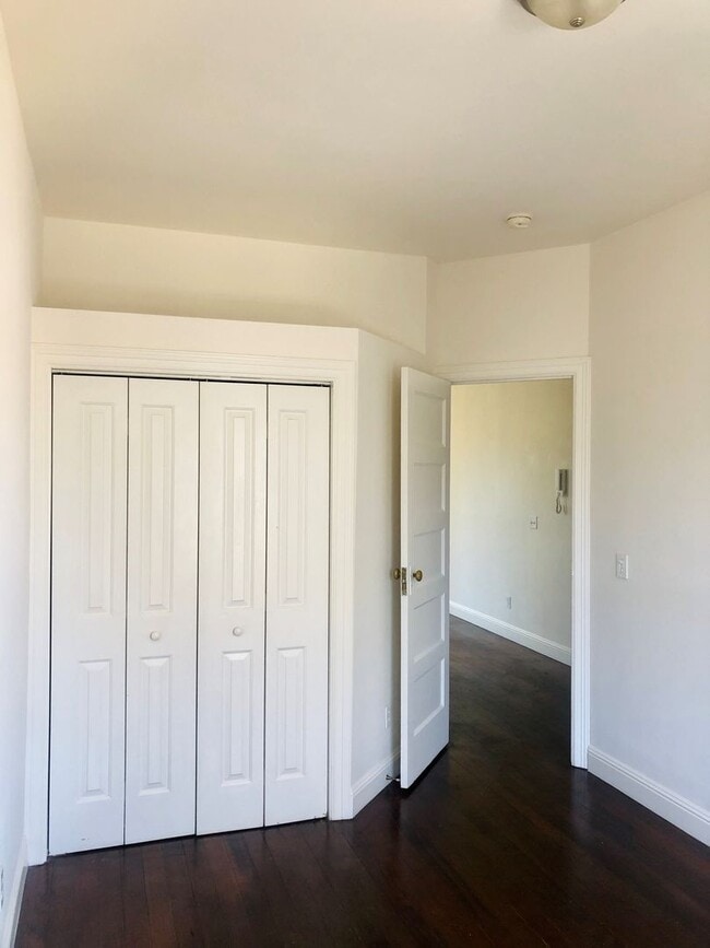 Photo - Sunlit Top Floor Jr. One Bedroom apartment home in Hayes Valley