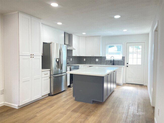 Photo - 2825 8th Ave N