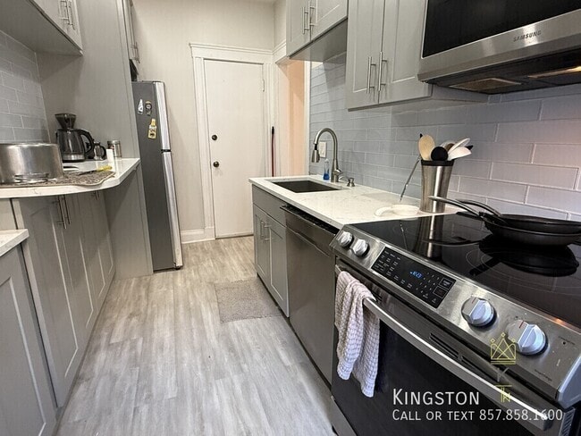 Building Photo - 370 Chestnut Hill Ave Unit 31