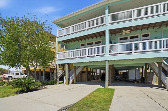Photo - 709 N Bayshore Dr