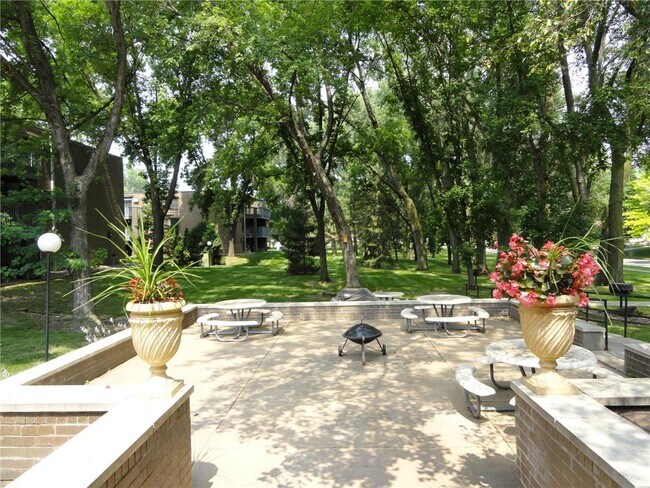 Photo - 2800 Hamline Ave N Unidad 250