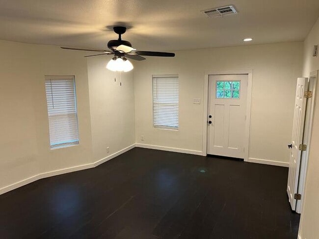 Photo - 1515 W Woodard St