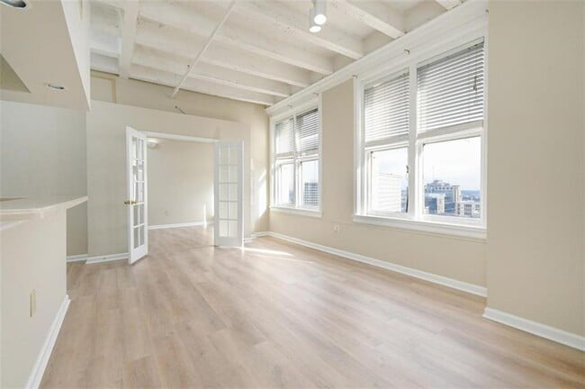 Building Photo - 32 Peachtree St NW Unit 1406