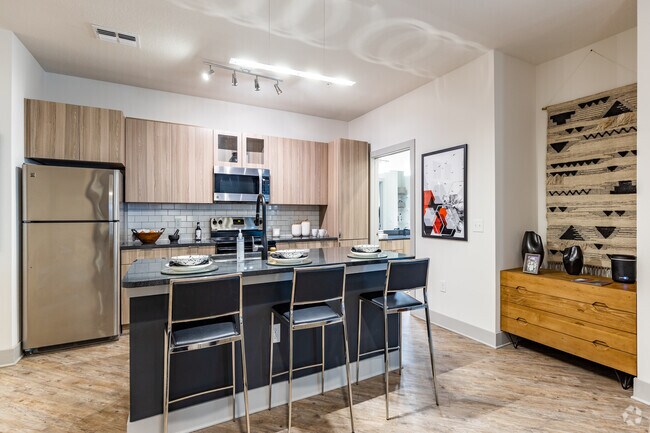 1 BR, 1 BA - 799SF