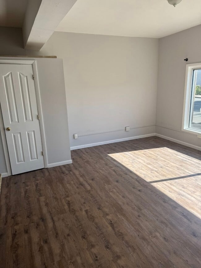 Building Photo - 131 Naugatuck Ave Unit B