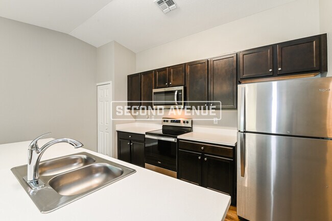 Photo - 73 Ponoka St