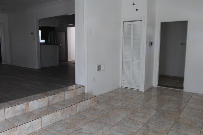 Photo - 311 Hollis Dr Unit 1