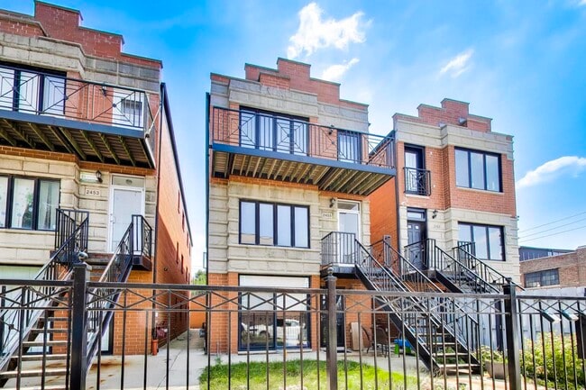 Building Photo - 2455 W Arthington St Unit 2