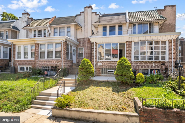 Photo - 253 S St Bernard St Townhome