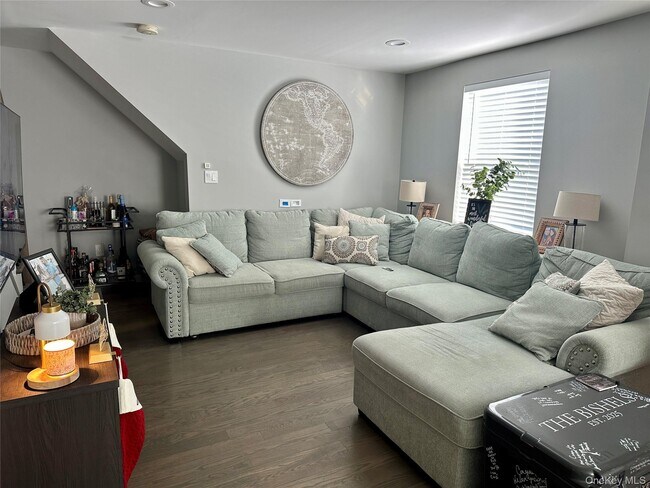 Building Photo - 1101 NY-17