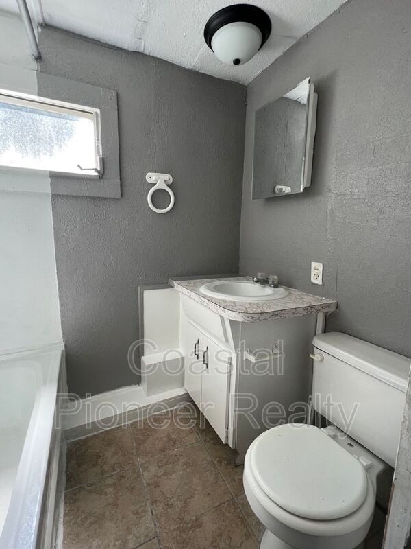 Photo - 7018 Washington St