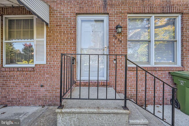 Photo - 1035 W Lexington St Townhome