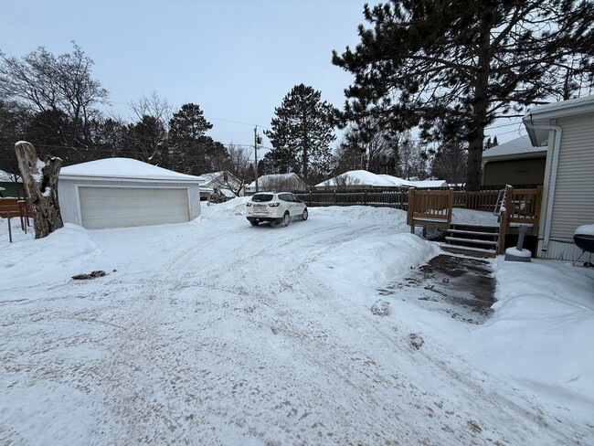 Photo - Duluth MN 6-Bedroom - 2-Bath - 2-Car Garage