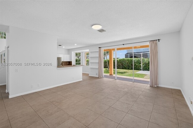 Photo - 498 Cambridge Ln