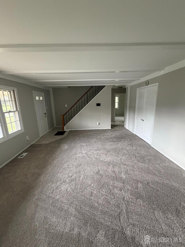 111 Edge Ln