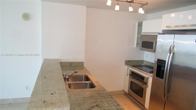 Photo - 601 NE 36th St Unidad 2308