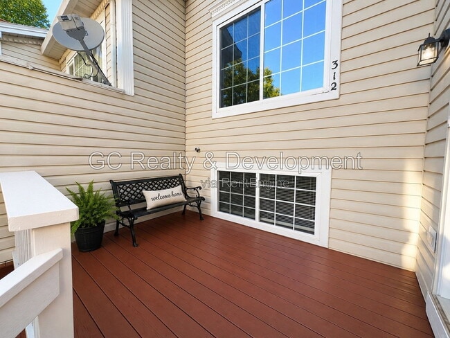 Photo - 312 Fieldstone Ct