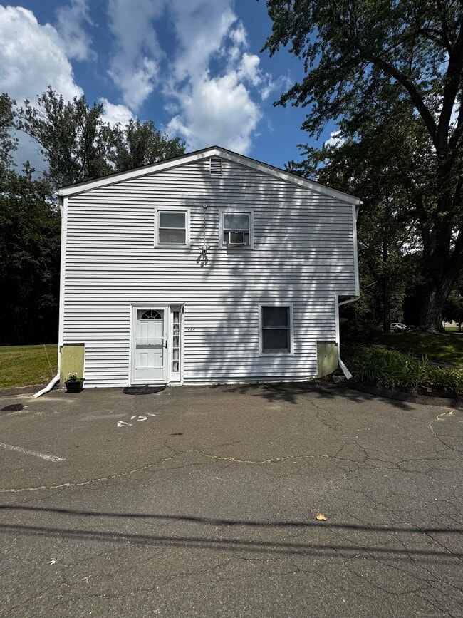 Building Photo - 43 Plumtrees Rd Unit A Rental