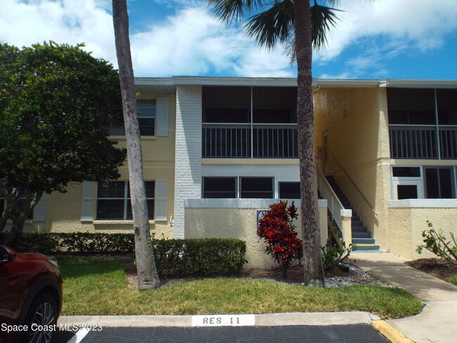 Building Photo - 915 Sonesta Ave NE Unit 202