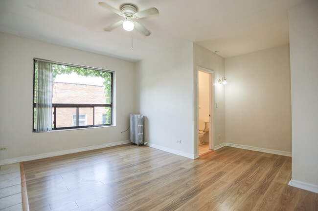 Photo - 1624 W Morse Ave Condo Unit 107