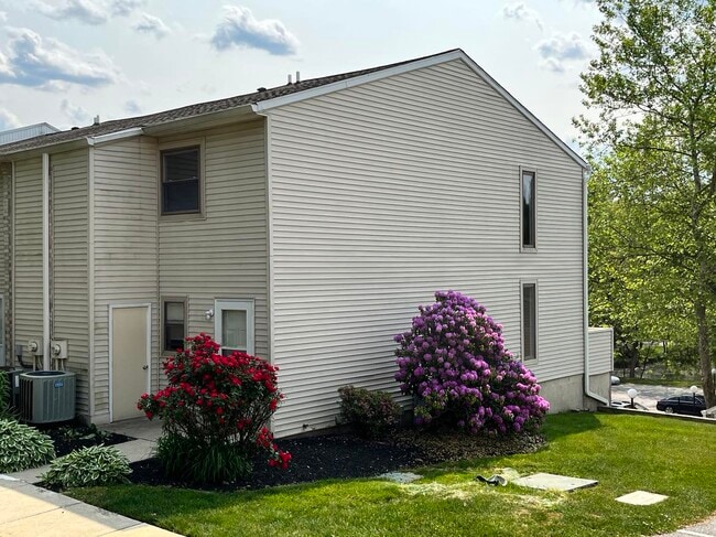 Photo - 2022 Valley Dr Unit 1