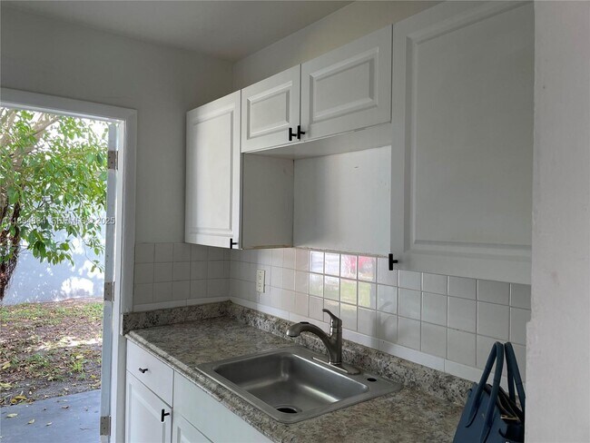 Photo - 6021 Polk St Unidad 1