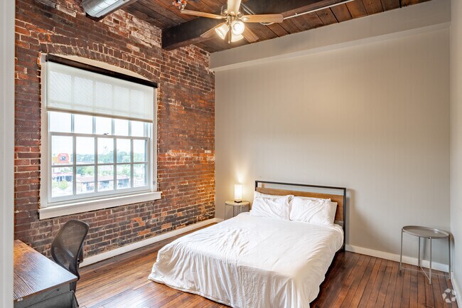 2BR, 1BA - 1200SF - Primary Bedroom