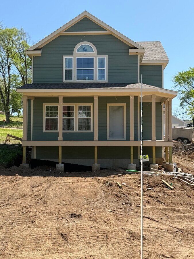 Photo - 712 N 1st St