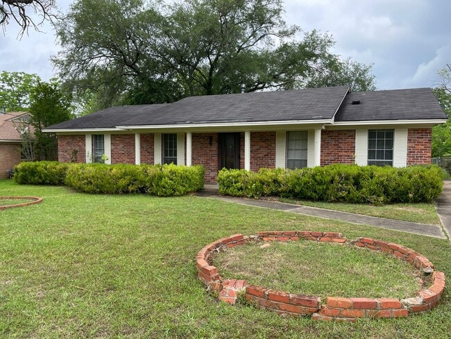 Building Photo - 242 Adler Dr