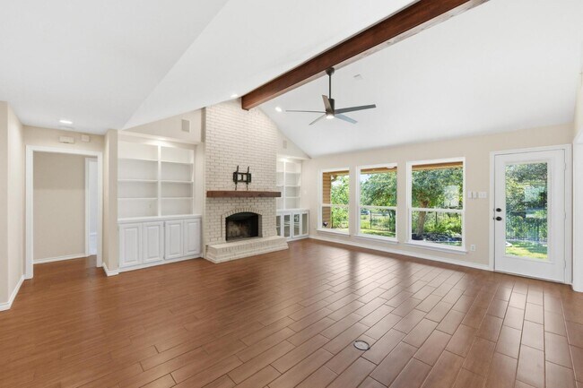 Photo - 205 Tellus St