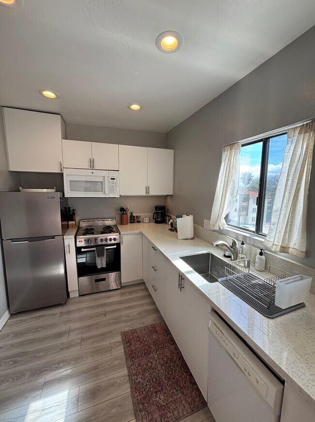 Golden Glen Apartments