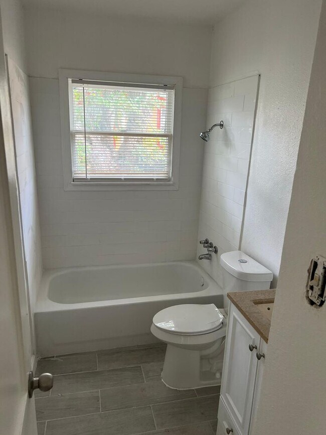 Photo - 1731 W 7th St Unit 1733