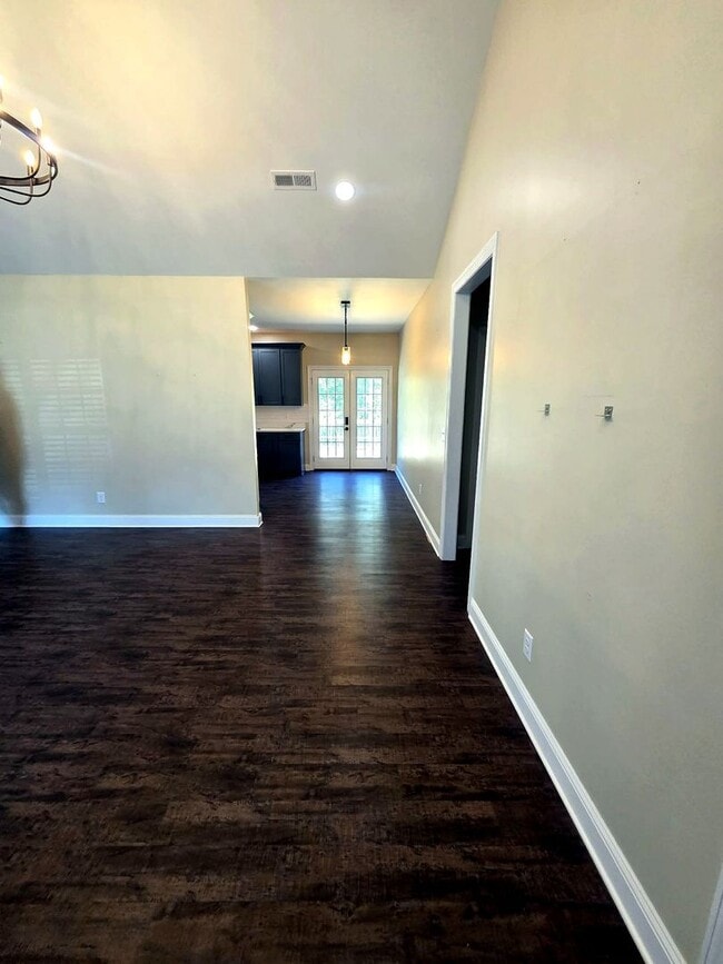 32 Sarjon Cir