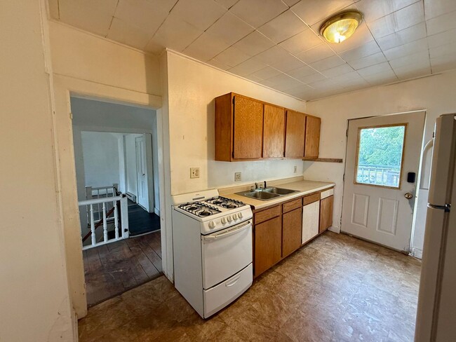 Building Photo - 201 E 1st St Unit #B