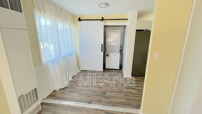 Photo - 317 Pelly Ave N