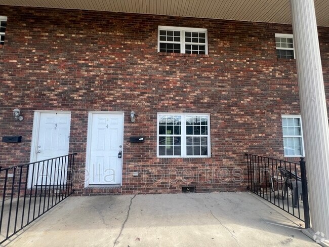 Building Photo - 133 Walker St Unit Apt 4