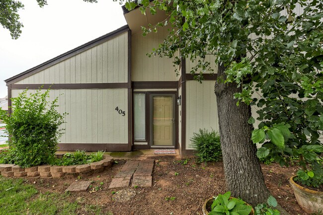 Photo - 405 Sundance Ln