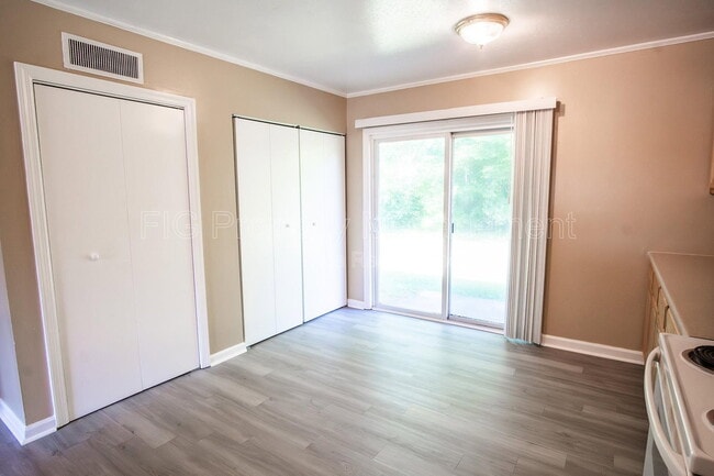 Photo - 113 Louella Dr