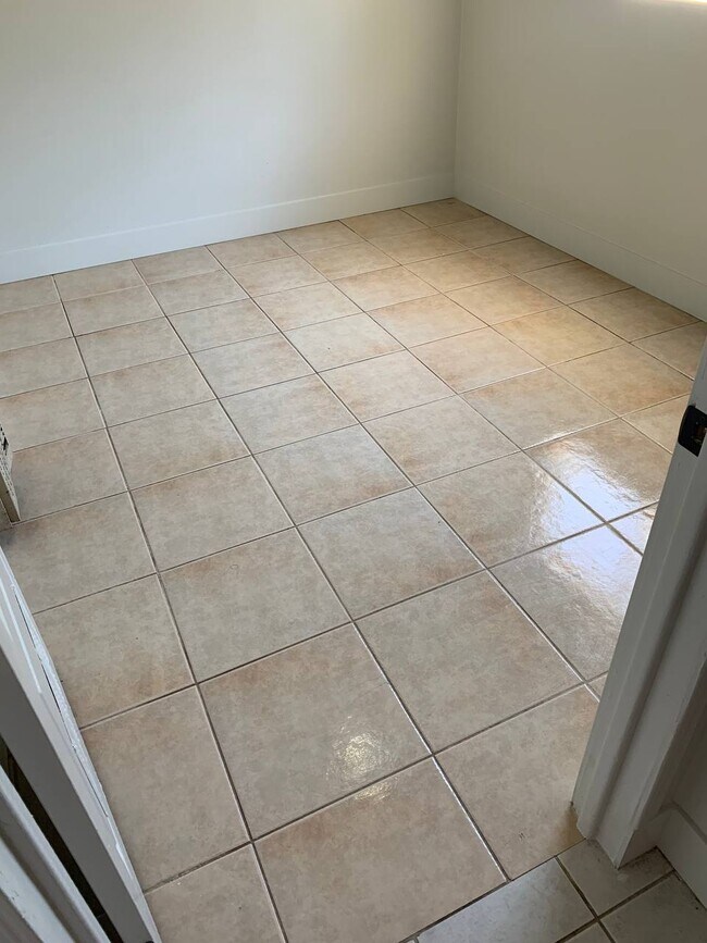 Photo - 541 E Cypress Ave Unit 541 E Cypress Apt B