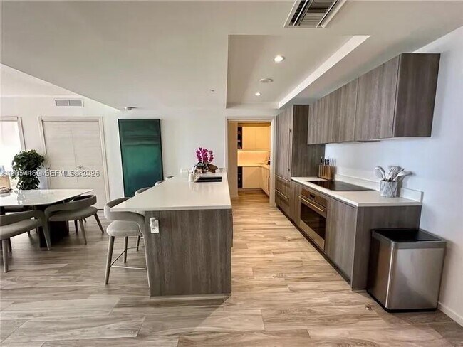 Building Photo - 801 S Miami Ave Unit 3810