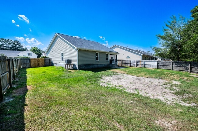Photo - 100 Lakeside Green Dr
