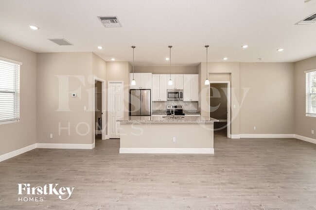 Photo - 674 Tobias St