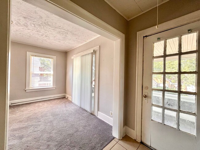 Photo - 39 Iona Ave Unit #2